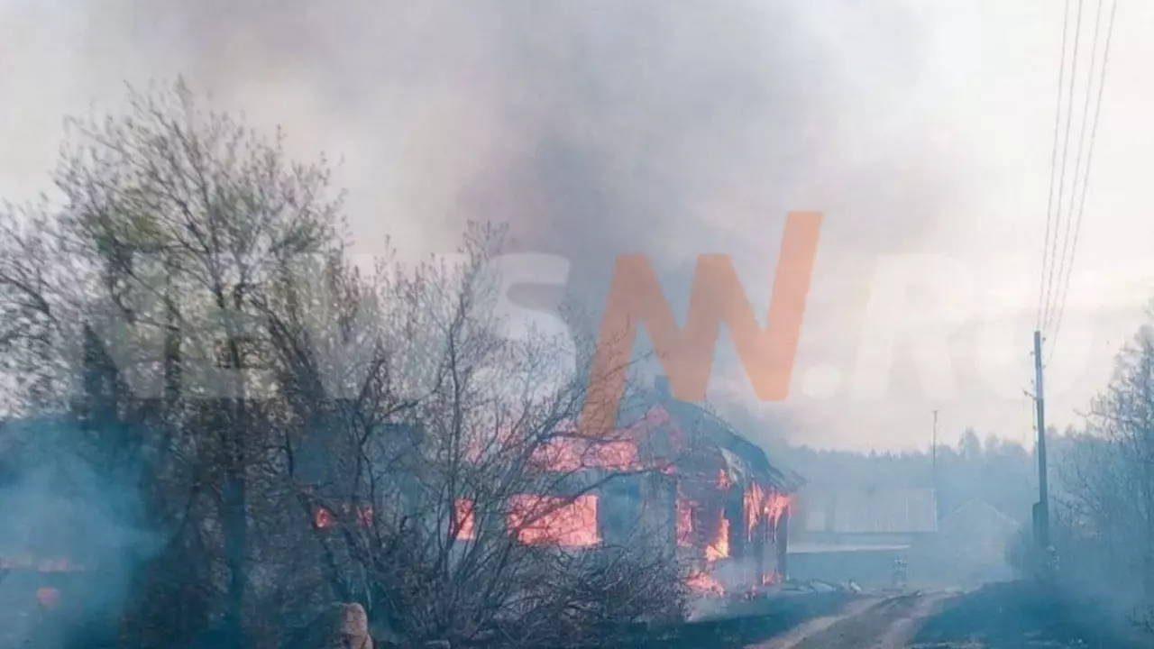 Три дачных дома загорелись в Нижегородской области 25 апреля