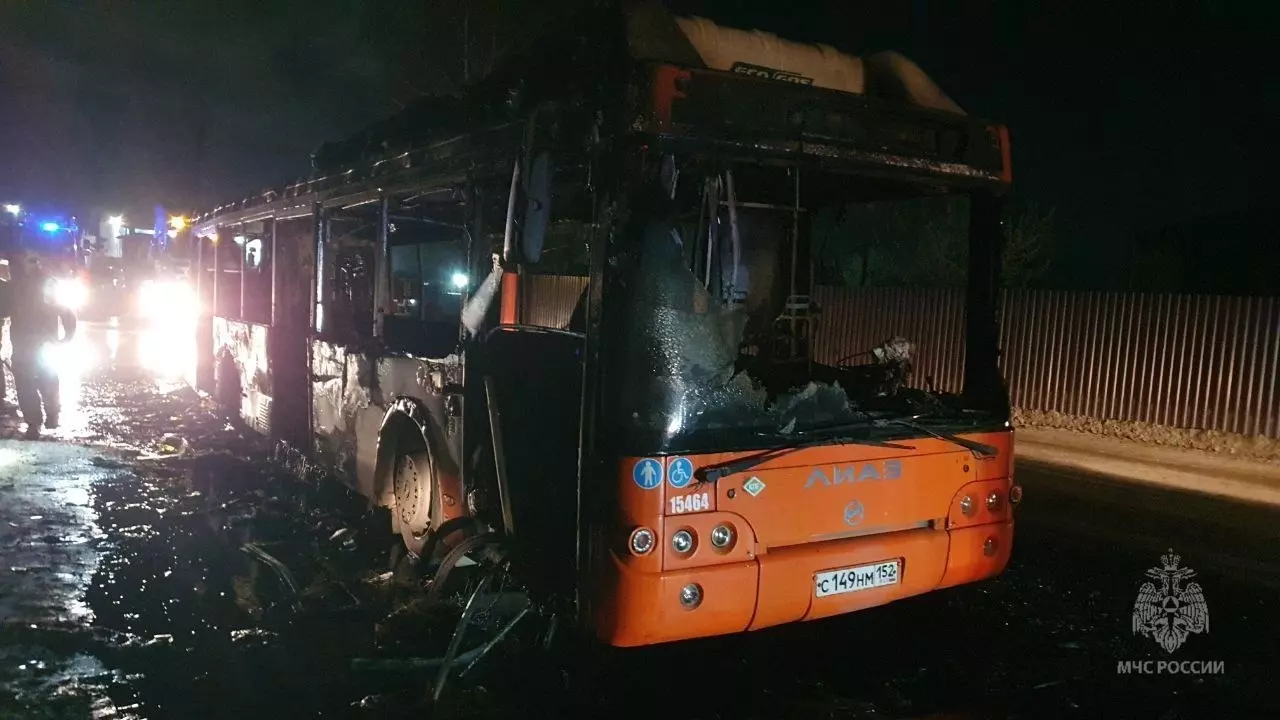 Автобус сгорел фактически дотла